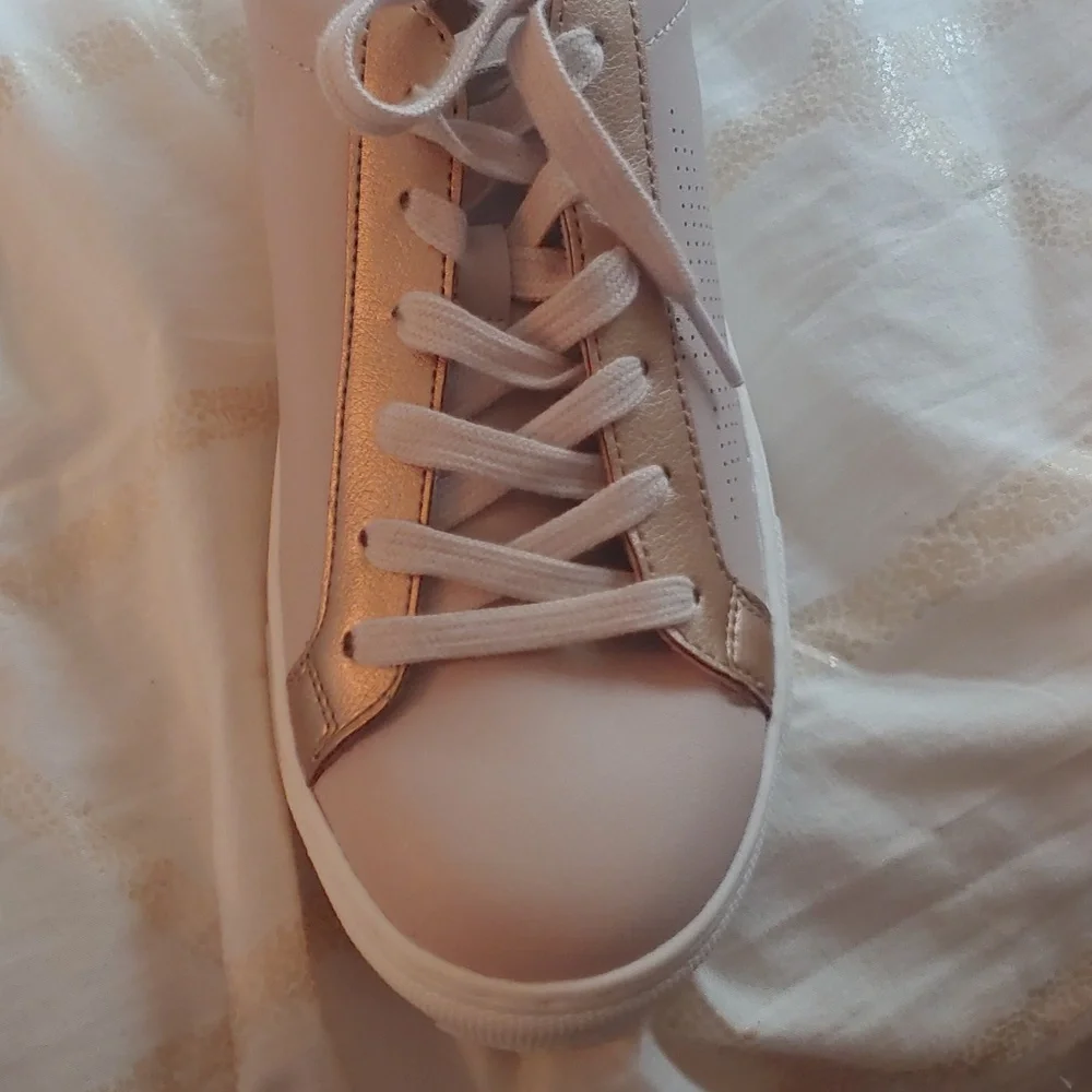 Sneakers - Picture 5 of 5